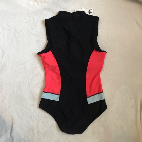 Color Block - Picture 5 of 5